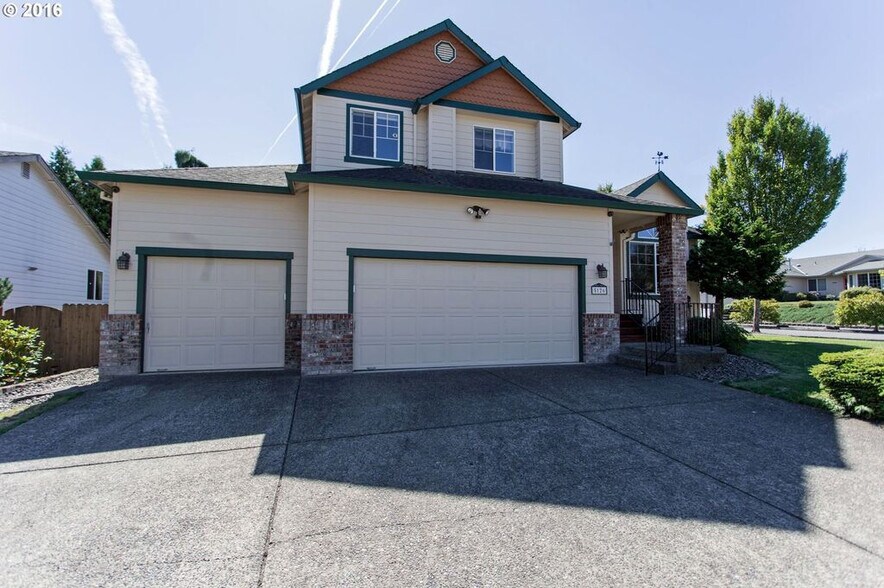 Primary Photo - 5126 SE 16th Dr