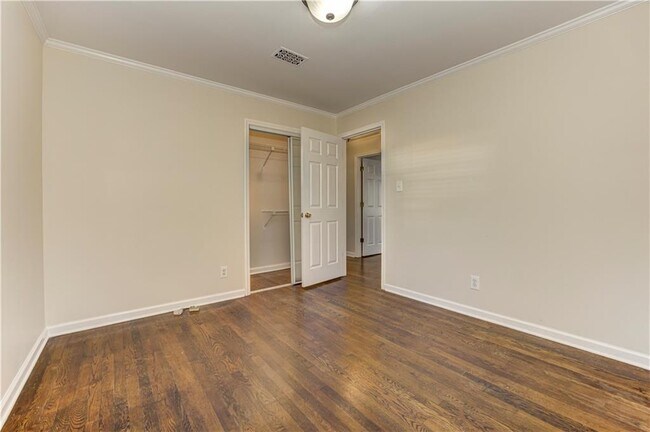 Building Photo - 465 Windsor Parkway