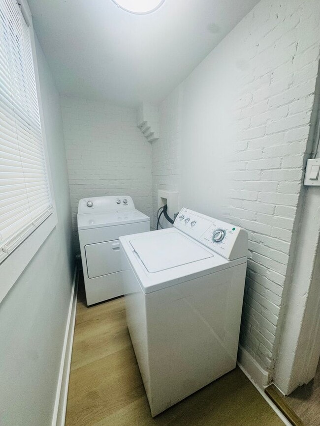 Building Photo - Refreshed 3BR/1.5Bth Home! Section 8 Accepted.