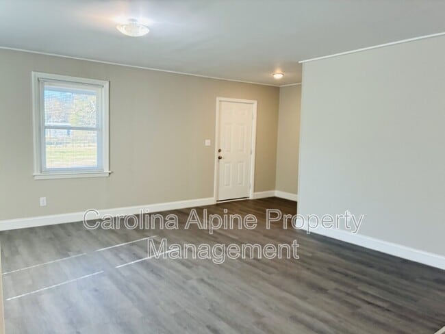 Building Photo - 613 Legrand St