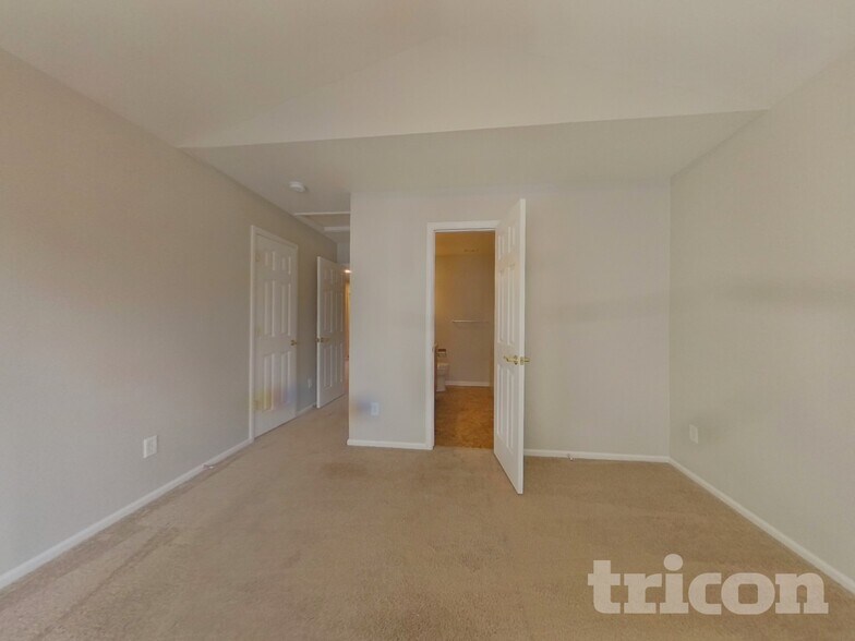 Building Photo - 8566 S Lewis Way