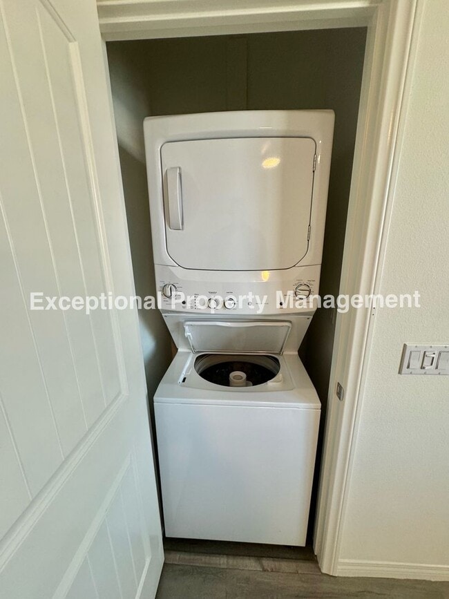 Building Photo - 1 bed 1 bath ADU