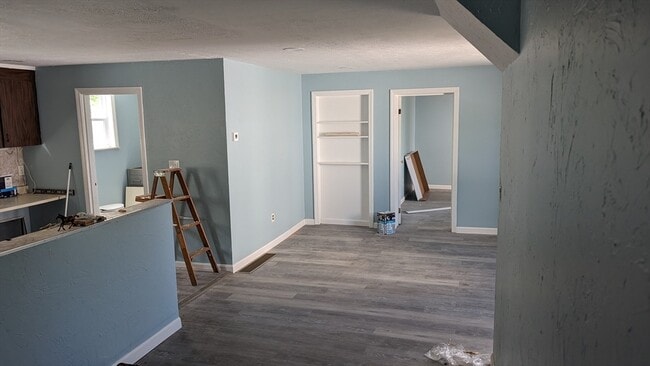 Building Photo - 716 Main St