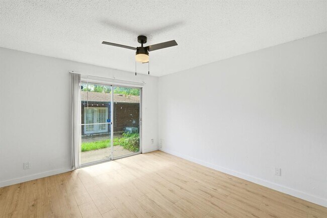 Building Photo - 2319 Greenfield Pkwy