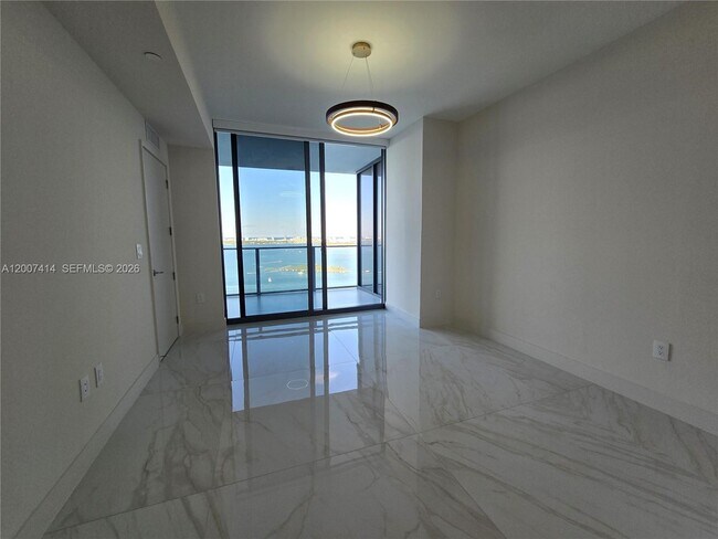 Building Photo - 700 NE 24th St