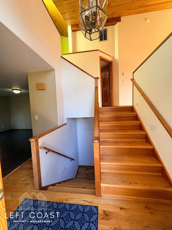 Building Photo - 7205 SW Burl Dr