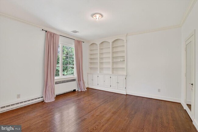 Building Photo - 5553 Little Falls Rd