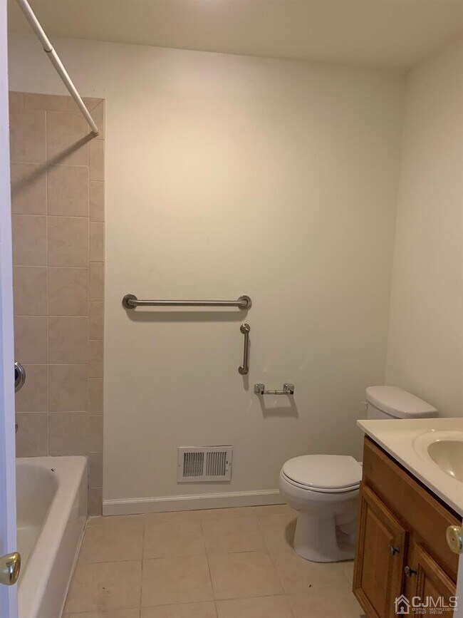 Building Photo - 200 Freeman St