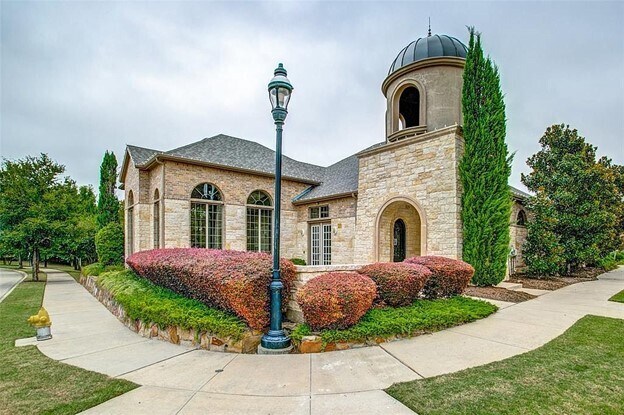 clubhouse - 4428 Dexter Ln
