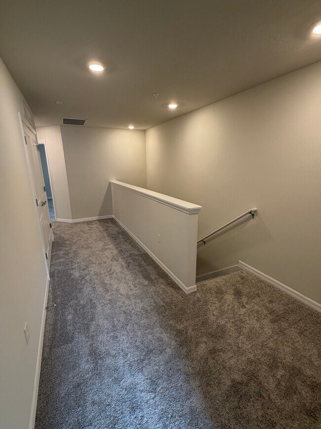 Building Photo - 110 Violet Vine Ln