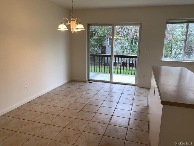 Building Photo - 25 College Ave