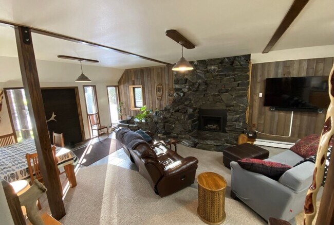 Building Photo - FURNISHED SEASONAL RENTAL