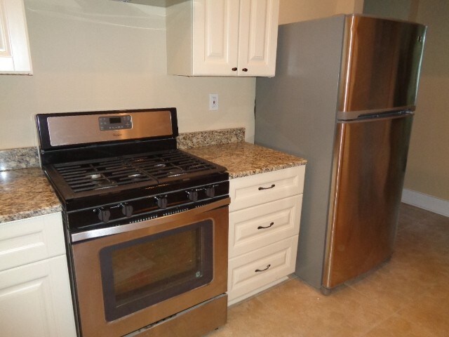 Building Photo - 1921 Evelyn Ave