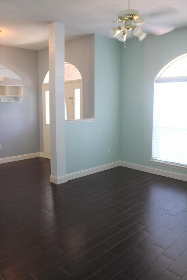 Building Photo - 2467 Heritage Cir