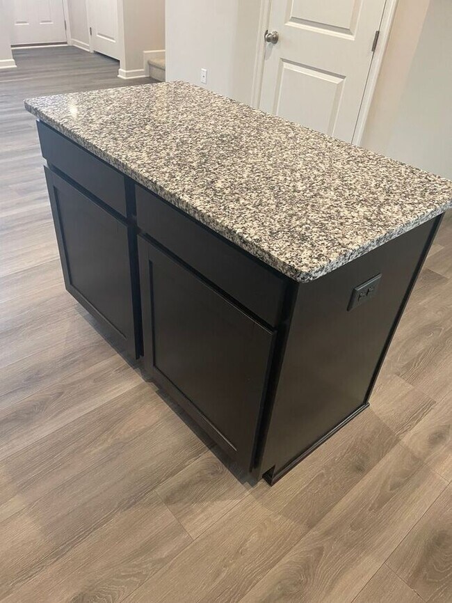 Building Photo - Stunning 3BR 3BA Home w/ Private Patio • Full Appliance Suite • Wooded-View Patio in Nashville