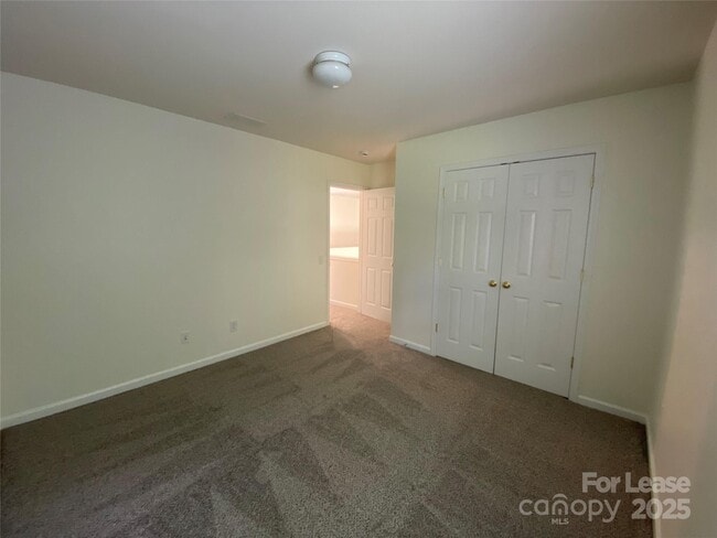 Building Photo - 9901 Hazelview Dr