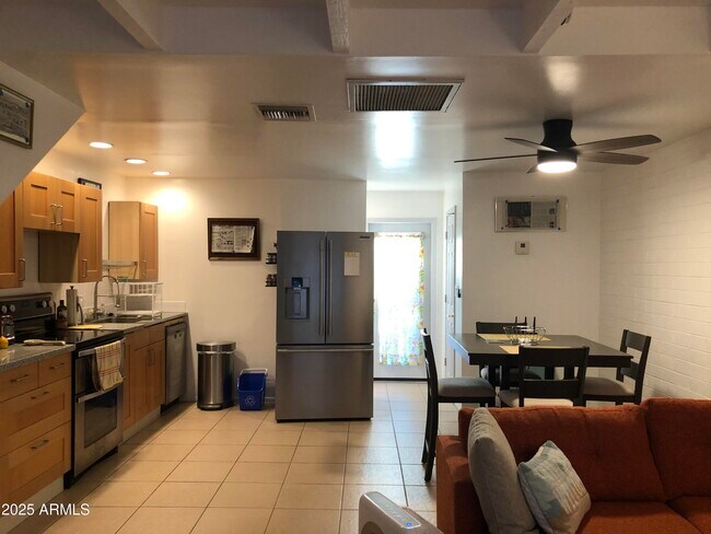 Building Photo - 2025 S Granada Dr