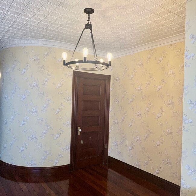 Building Photo - Luxury 2BR/2BA on Eastern Prom – Walk to Waterfront