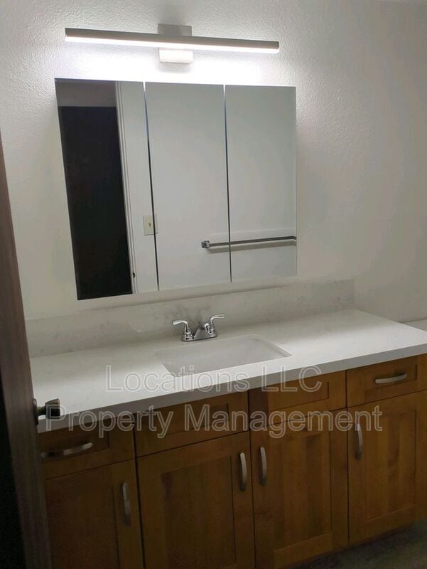 Building Photo - 44-121 Laha St