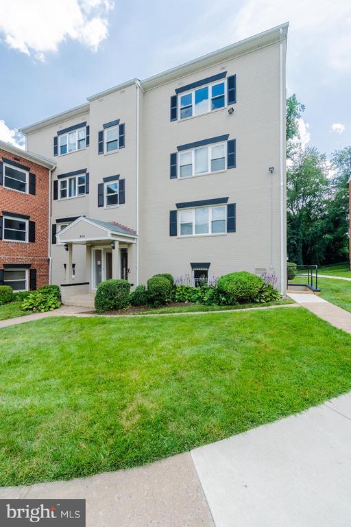 Building Photo - 3043 Patrick Henry Dr