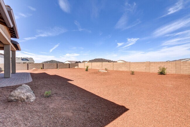 Building Photo - Beautiful large 3x2 home in Granite Dells Estates