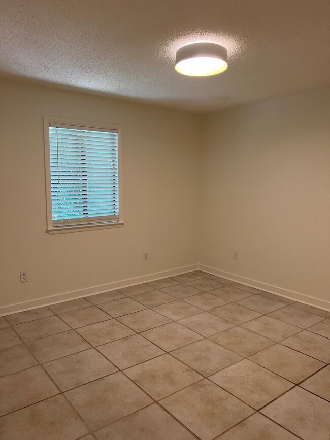 Building Photo - 35 Bay Breeze Dr