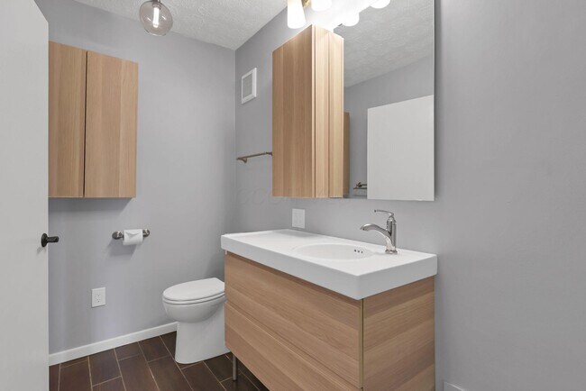 Building Photo - 2844 Wildwood Rd