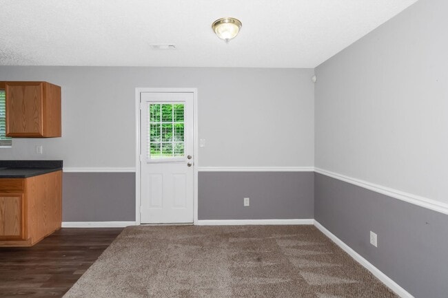 Building Photo - Charming Ranch-Style Home with Spacious Ya...
