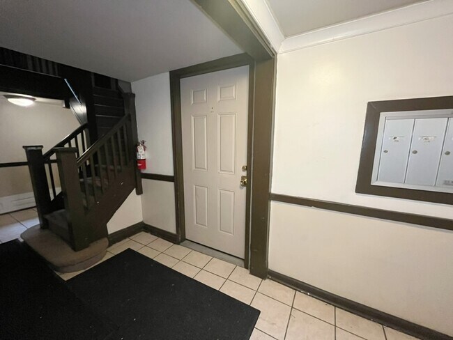 Building Photo - 3604 W Dickens Ave