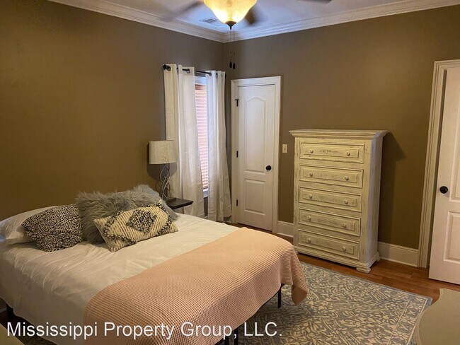 Building Photo - 3 br, 3 bath House - 107 Falls Grove Drive