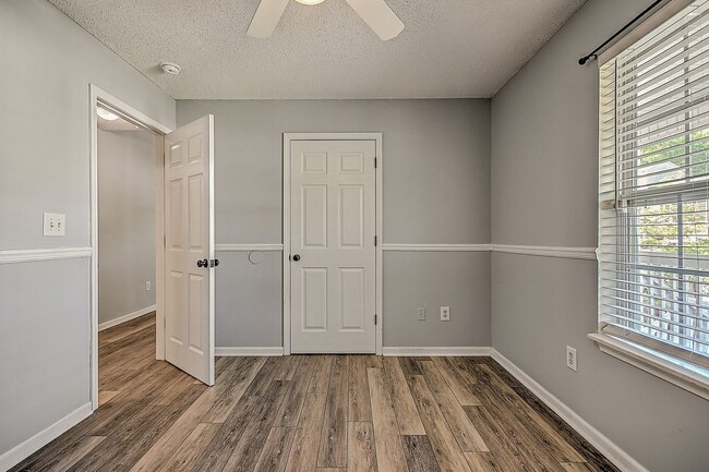 Building Photo - 105 St James Pl