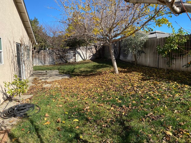 Building Photo - 518 Irelan Dr