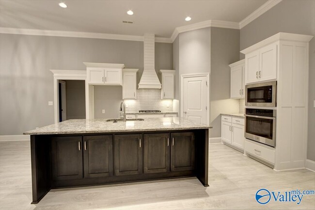 Building Photo - 26415 Birkshire Ln