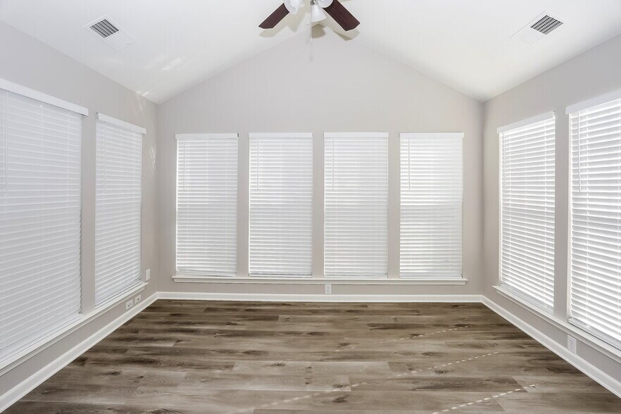 Building Photo - 12224 Wallace Ridge Dr