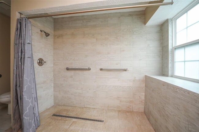 Building Photo - 22815 Red River Dr
