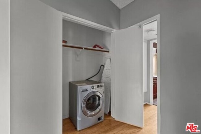 Building Photo - 18433 Hatteras St