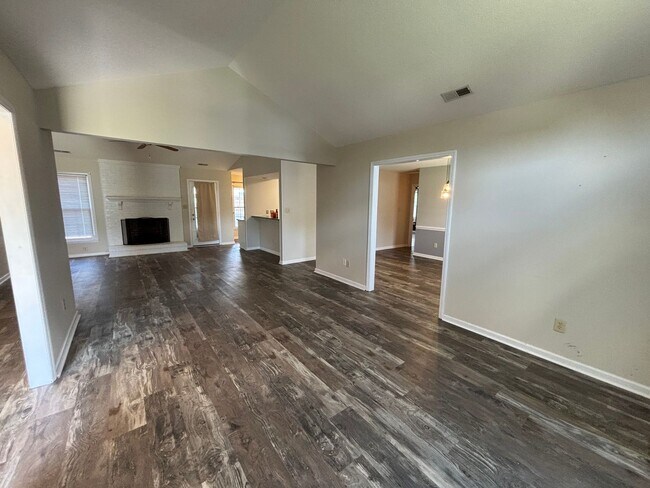 Building Photo - 5405 Beretta Way