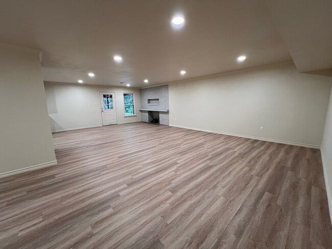 Primary Photo - 509 Davis Dr