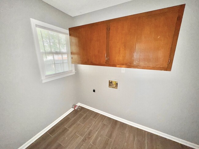 Building Photo - 8415 Woolrich Dr