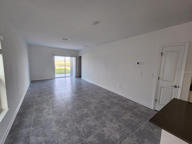 Building Photo - 2713 Runners Cir