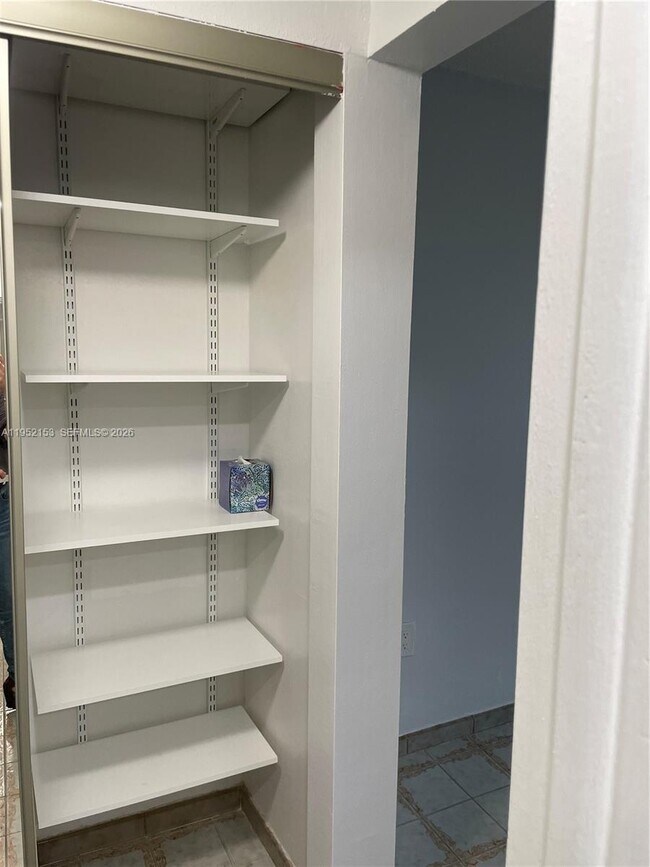 Building Photo - 1674 Bay Rd