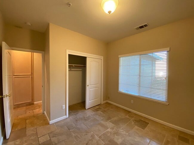 Building Photo - Beautiful Three Bedroom Single Level Napa Home