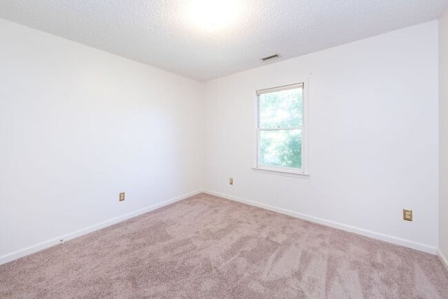 Building Photo - 3BD/1BA Home in Hickory