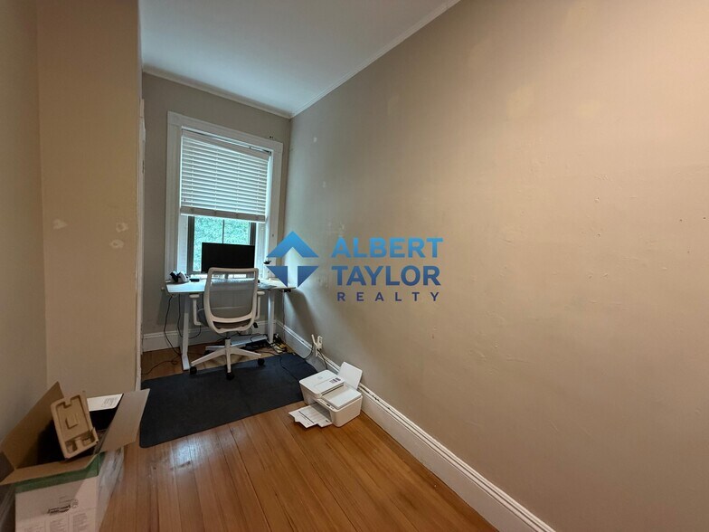 Building Photo - 1805 Beacon St