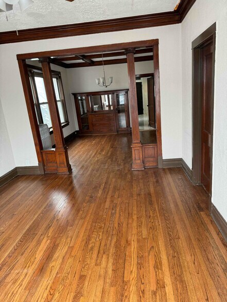 Building Photo - 734 N Laramie Ave