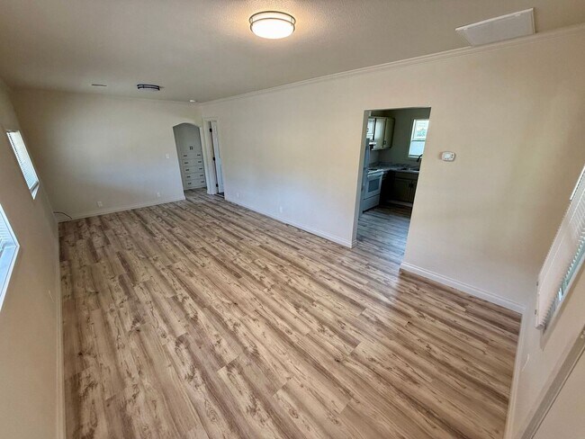 Building Photo - FULLY REMODELED 3 bedroom 1 bath Rental