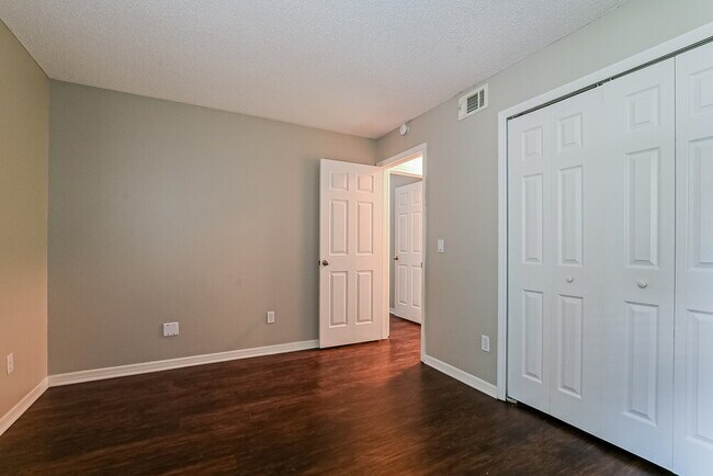 Building Photo - 813 Heather Glen Cir