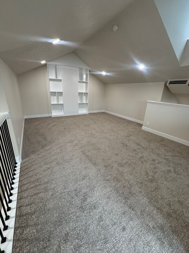 Building Photo - Beautiful Cottonwood Heights Duplex!