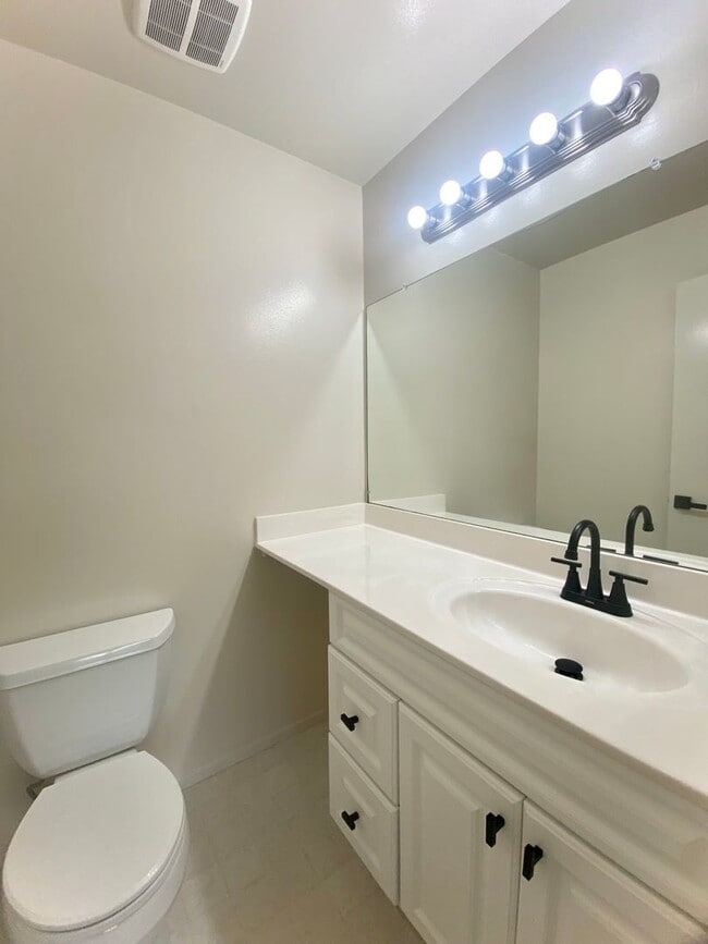 Building Photo - Comfortable 2-Bedroom Condo for Rent! Mission San Jose Neighborhood