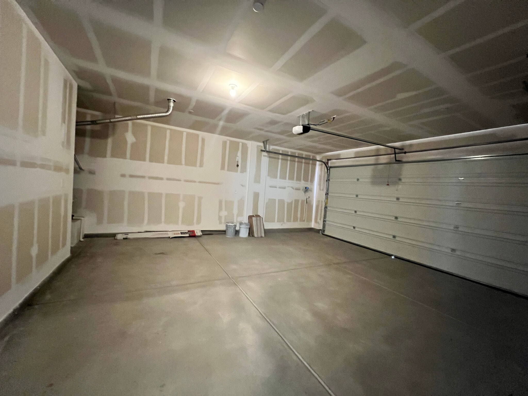 Garage - 486 Daphne Terrace St